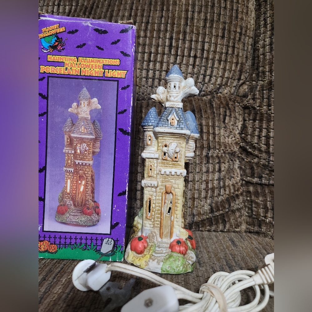 Vintage Haunted House Night Light Planet Halloween 8in Tall